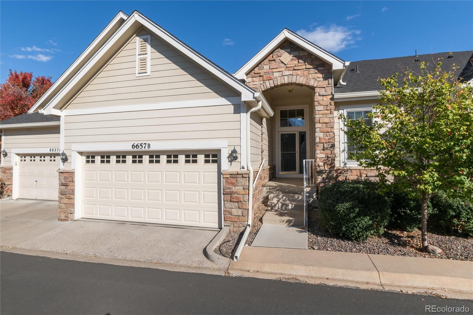 6657 S Reed Way B, Littleton  MLS: 8478463 Beds: 3 Baths: 3 Price: $599,000