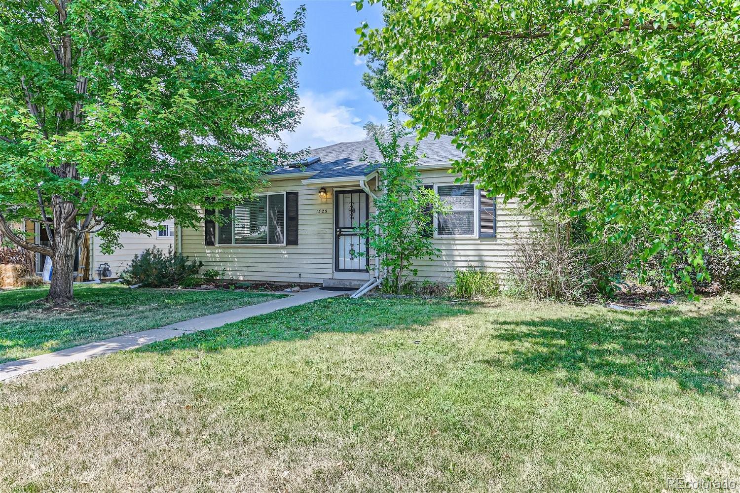 1525 S Bellaire Street, denver MLS: 6008868 Beds: 3 Baths: 2 Price: $569,000