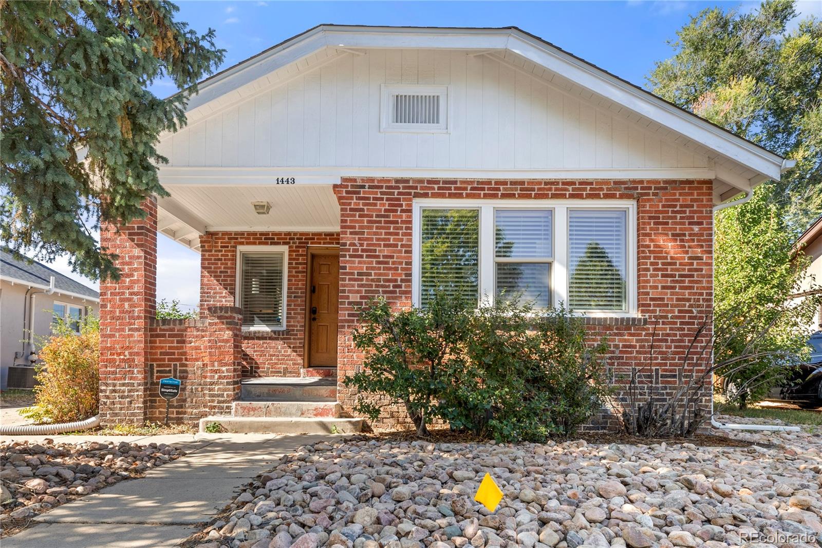 1443  Rosemary Street, denver MLS: 5265184 Beds: 3 Baths: 2 Price: $570,000