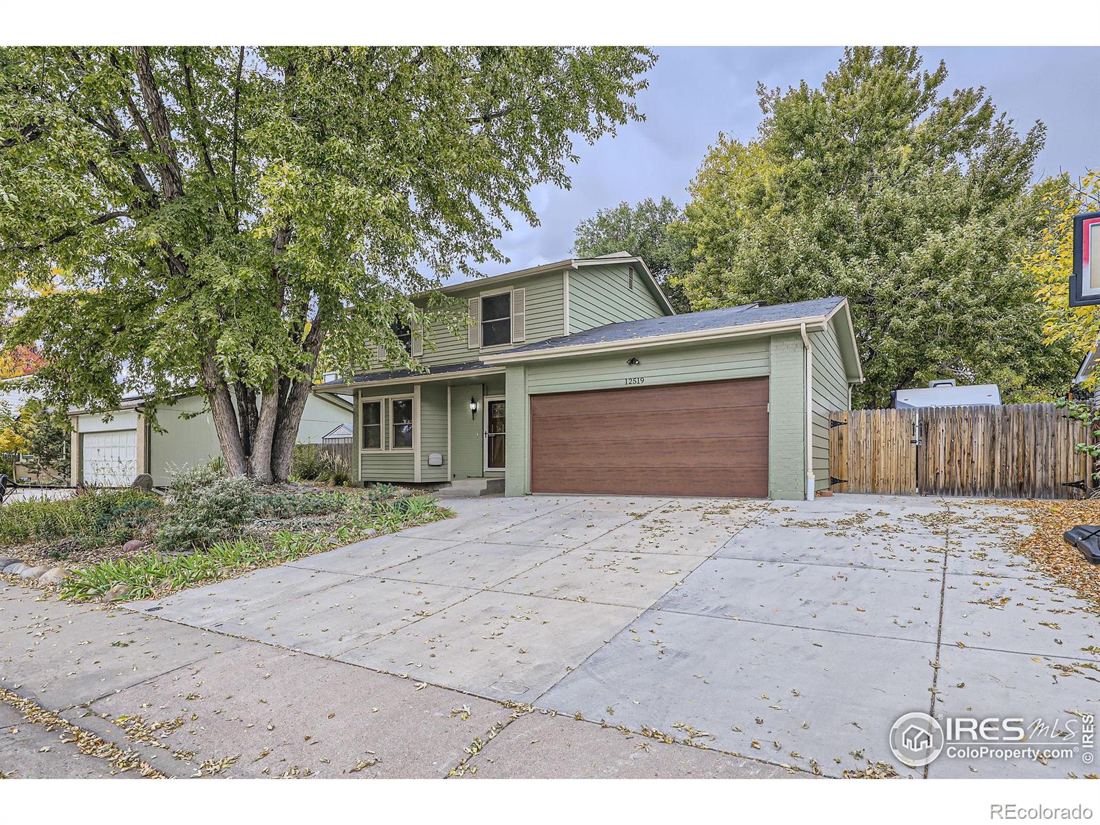 12519  Maria Circle, broomfield MLS: 4567891020943 Beds: 3 Baths: 4 Price: $600,000