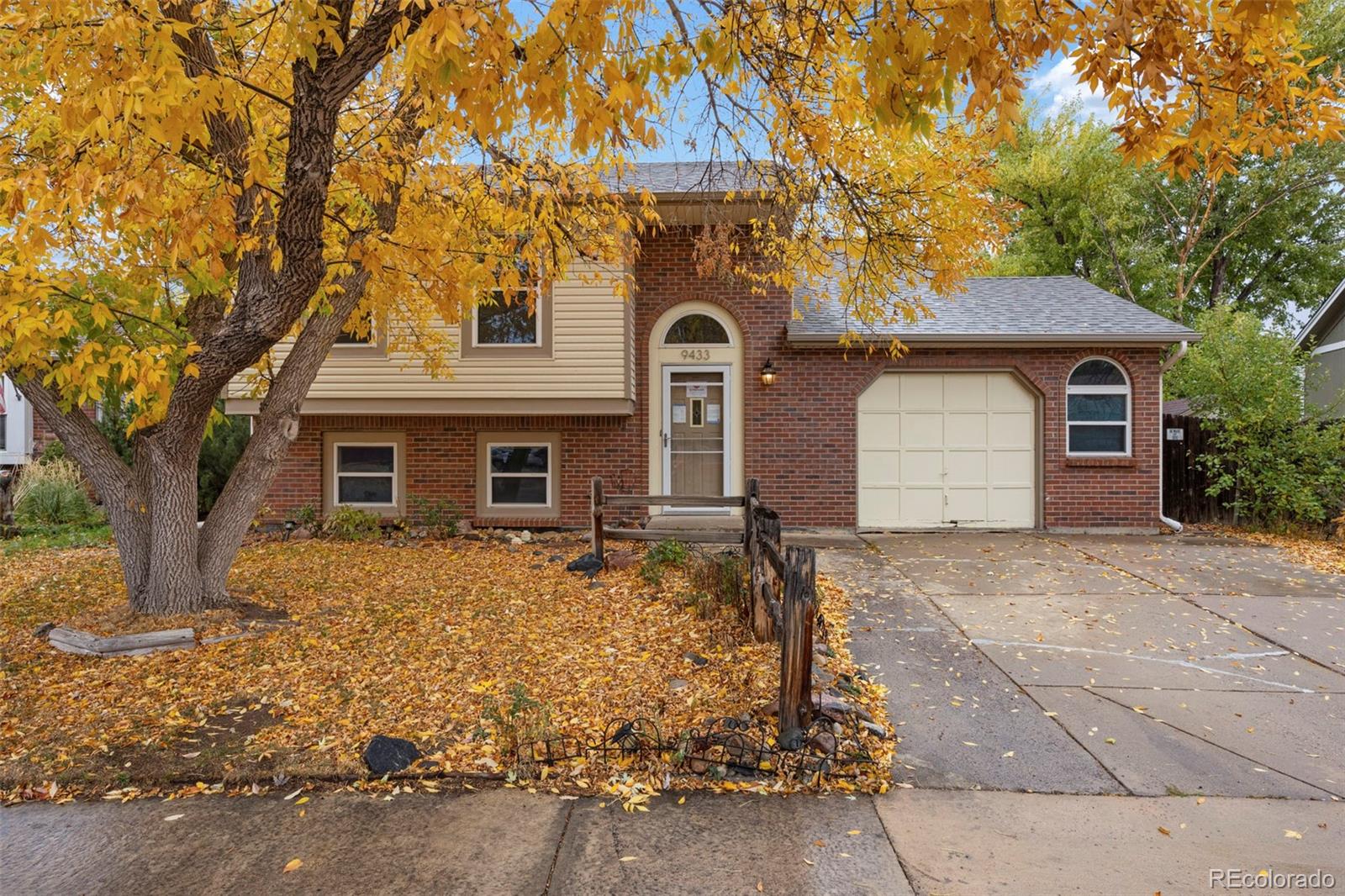 9433 W Elmhurst Place, littleton MLS: 7067295 Beds: 5 Baths: 2 Price: $535,000