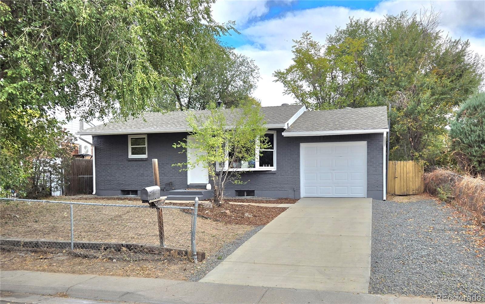 6650  Newport Street, commerce city MLS: 1758779 Beds: 3 Baths: 2 Price: $419,900