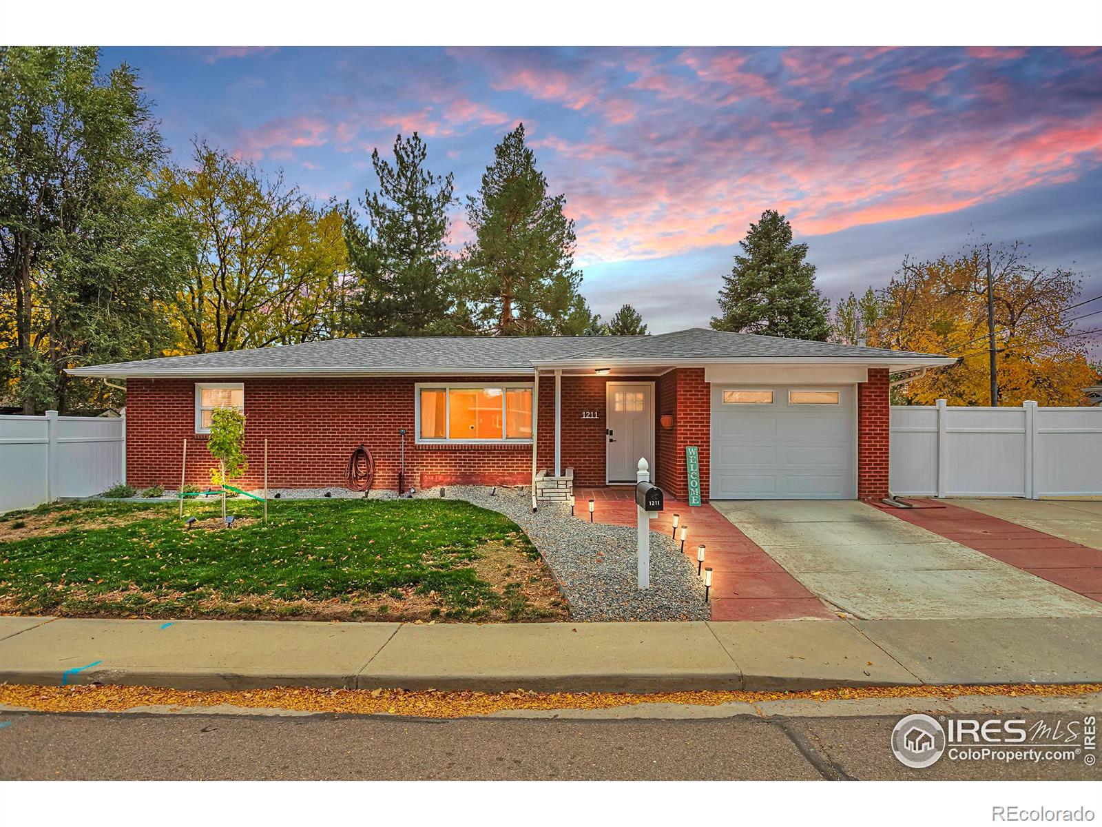 1211  16th Avenue, longmont MLS: 4567891021562 Beds: 3 Baths: 3 Price: $599,900