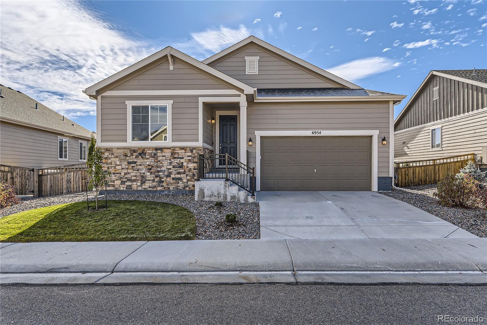 6954  Greenwater Circle, castle rock MLS: 4679114 Beds: 5 Baths: 3 Price: $699,900