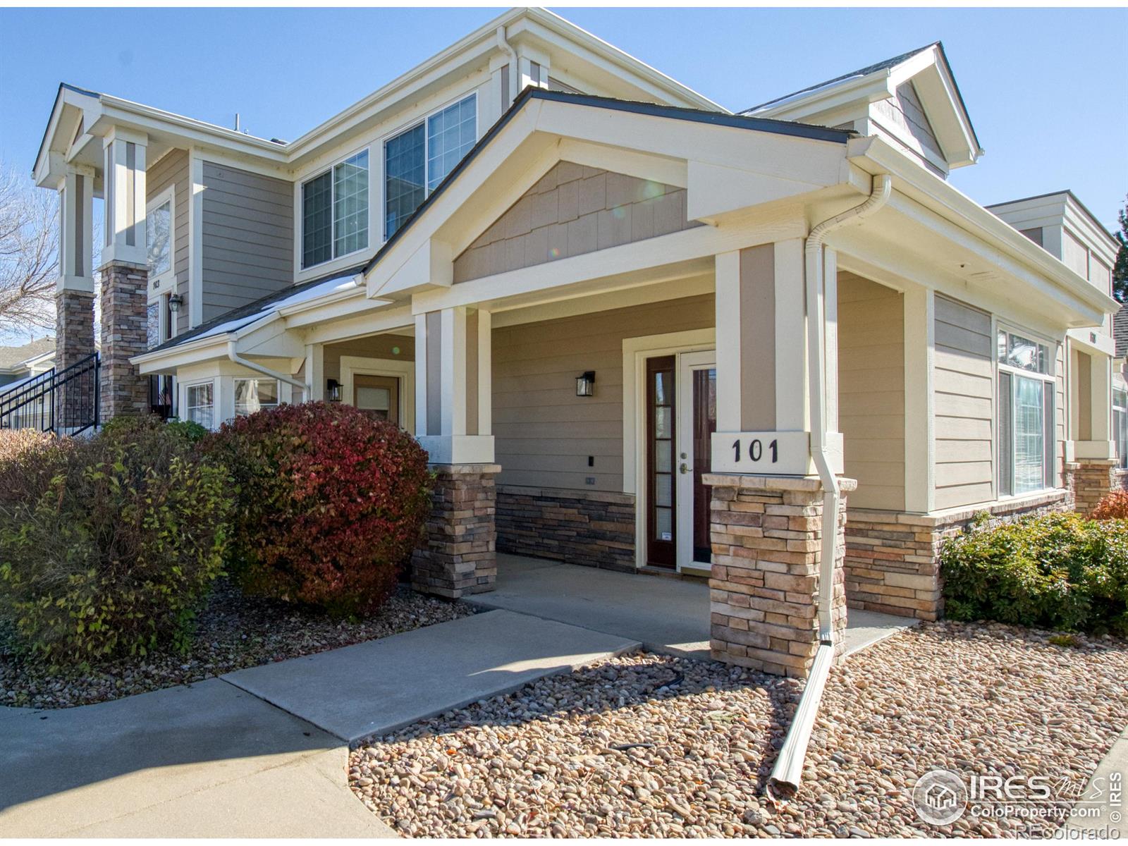 13708  LEGEND Trail, broomfield MLS: 4567891022272 Beds: 2 Baths: 2 Price: $525,000