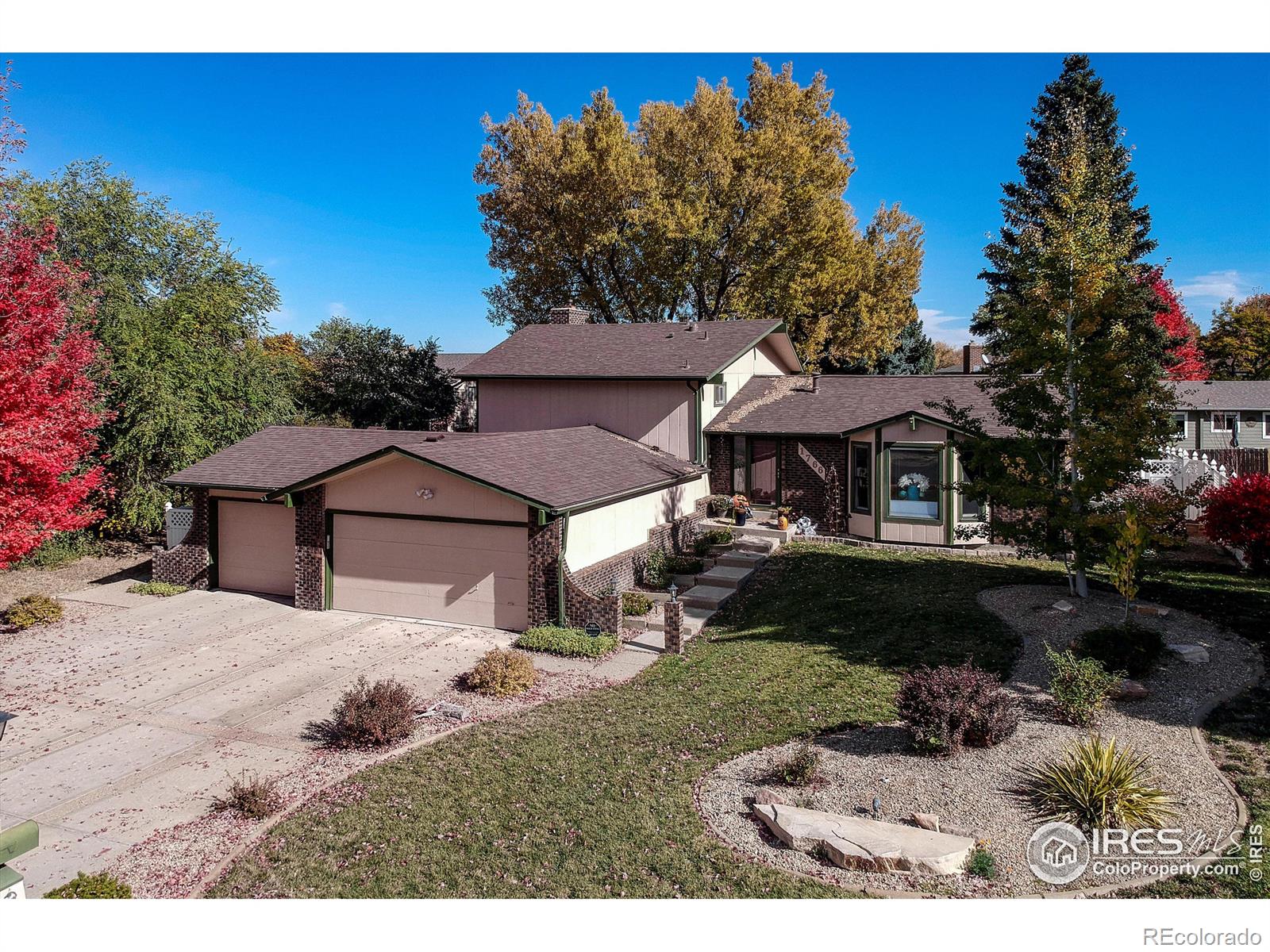 1766  Harbor Lane, longmont MLS: 4567891022292 Beds: 4 Baths: 3 Price: $809,000