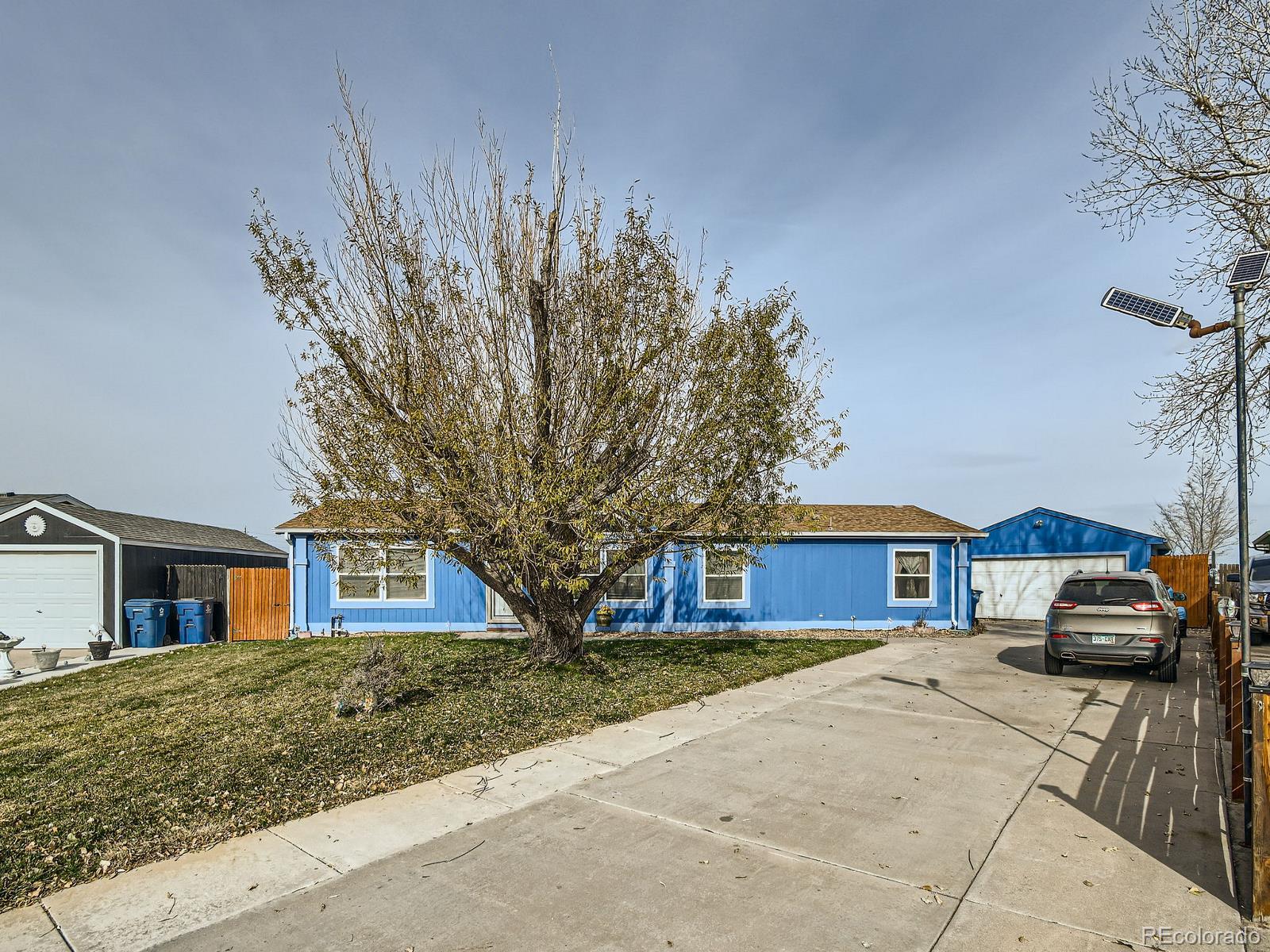 6195 E 83rd Place, commerce city MLS: 4883540 Beds: 4 Baths: 2 Price: $385,000