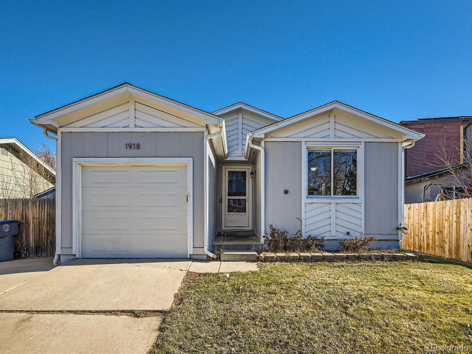 1918  Lincoln Street, longmont MLS: 3229379 Beds: 5 Baths: 3 Price: $485,000