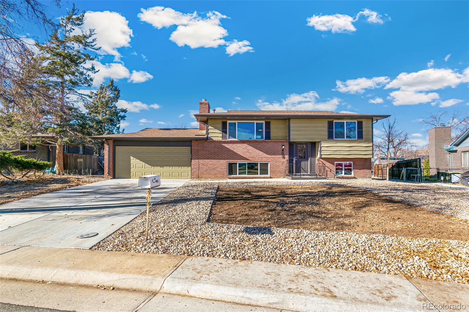 409 S Uvalda Circle, aurora MLS: 2522254 Beds: 4 Baths: 2 Price: $484,900