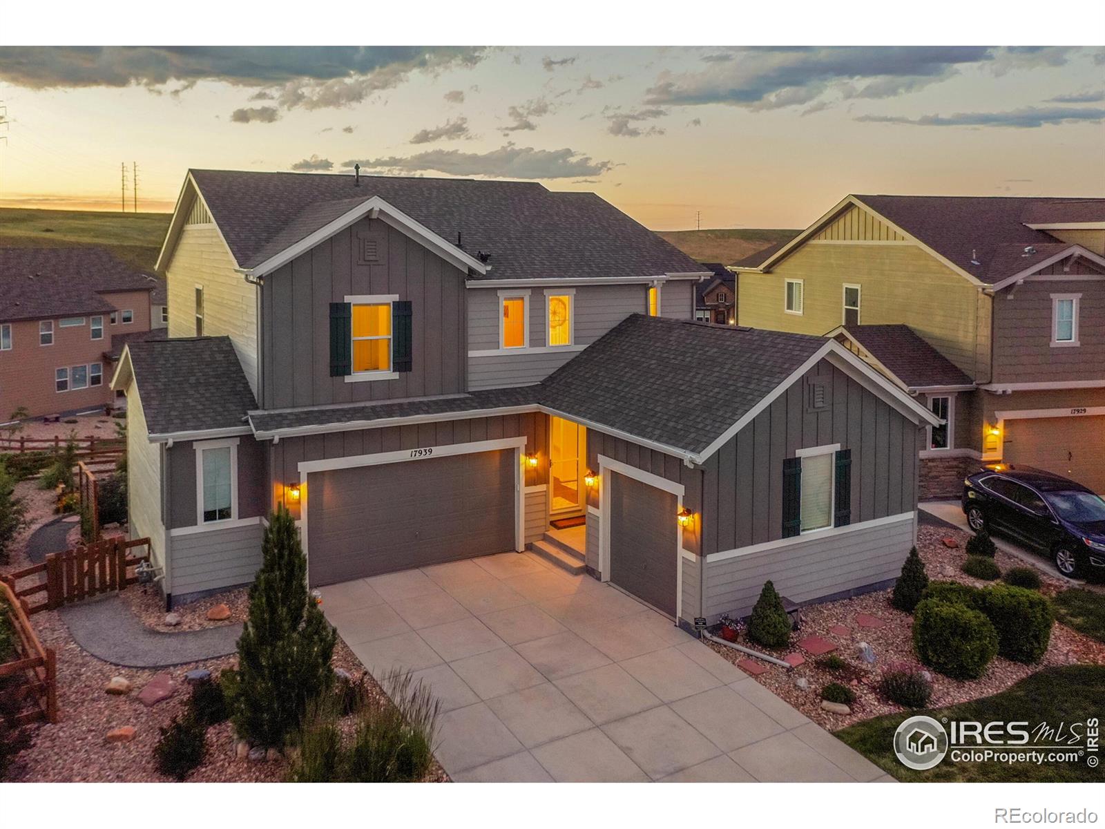 17939 W 94th Drive, arvada MLS: 4567891023386 Beds: 4 Baths: 3 Price: $855,000