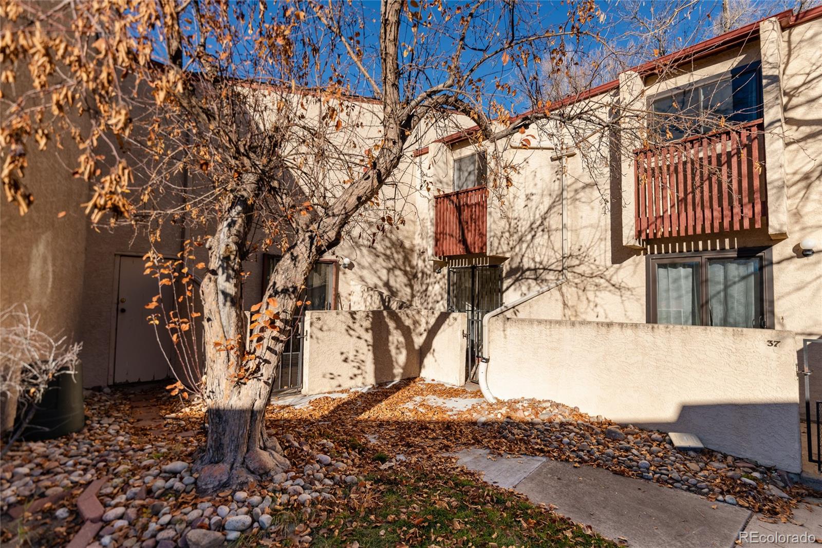 1060 S Parker Road, denver MLS: 2929217 Beds: 2 Baths: 2 Price: $225,000