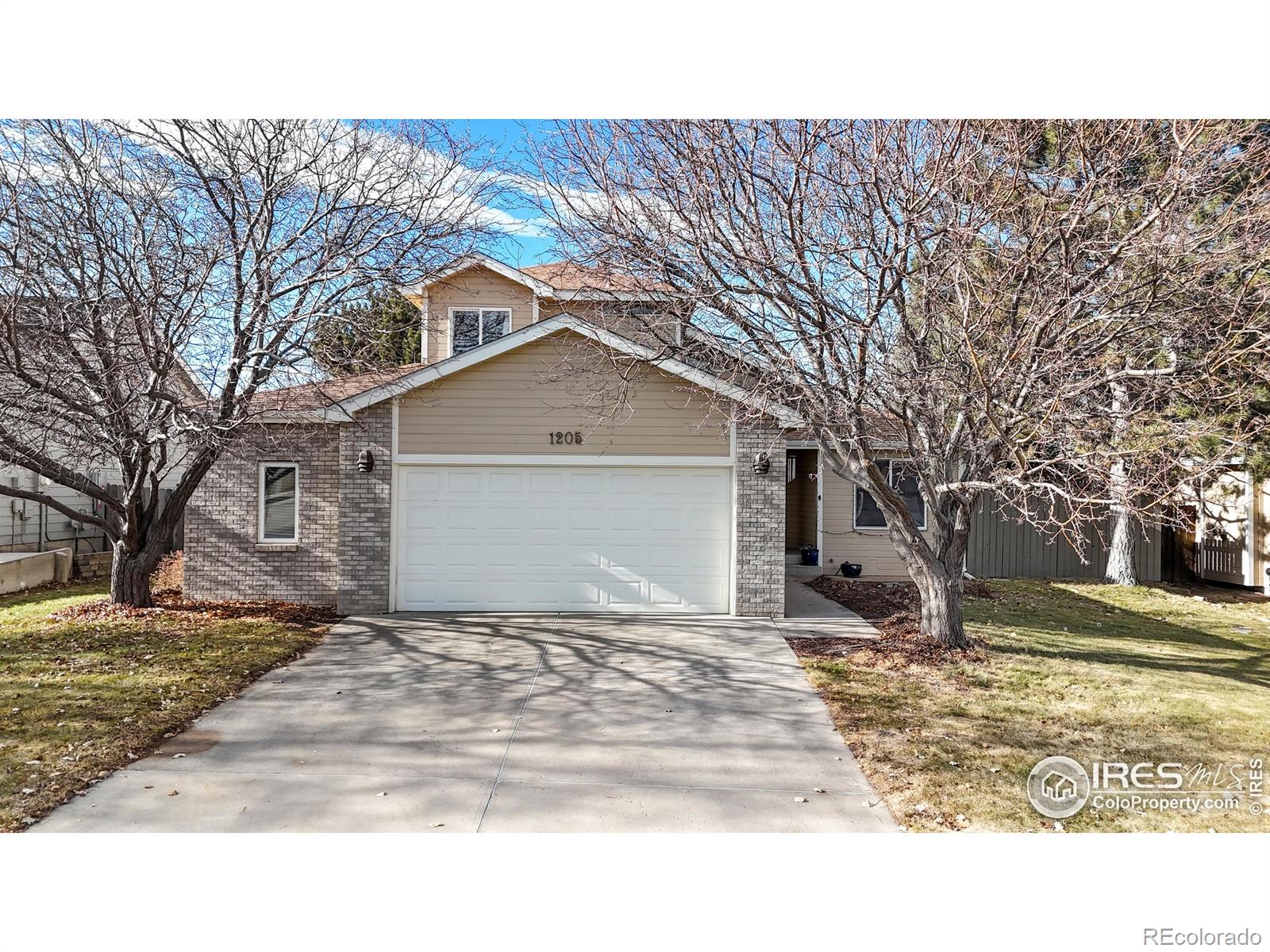 1205  53rd Avenue, greeley MLS: 4567891023428 Beds: 5 Baths: 4 Price: $470,000