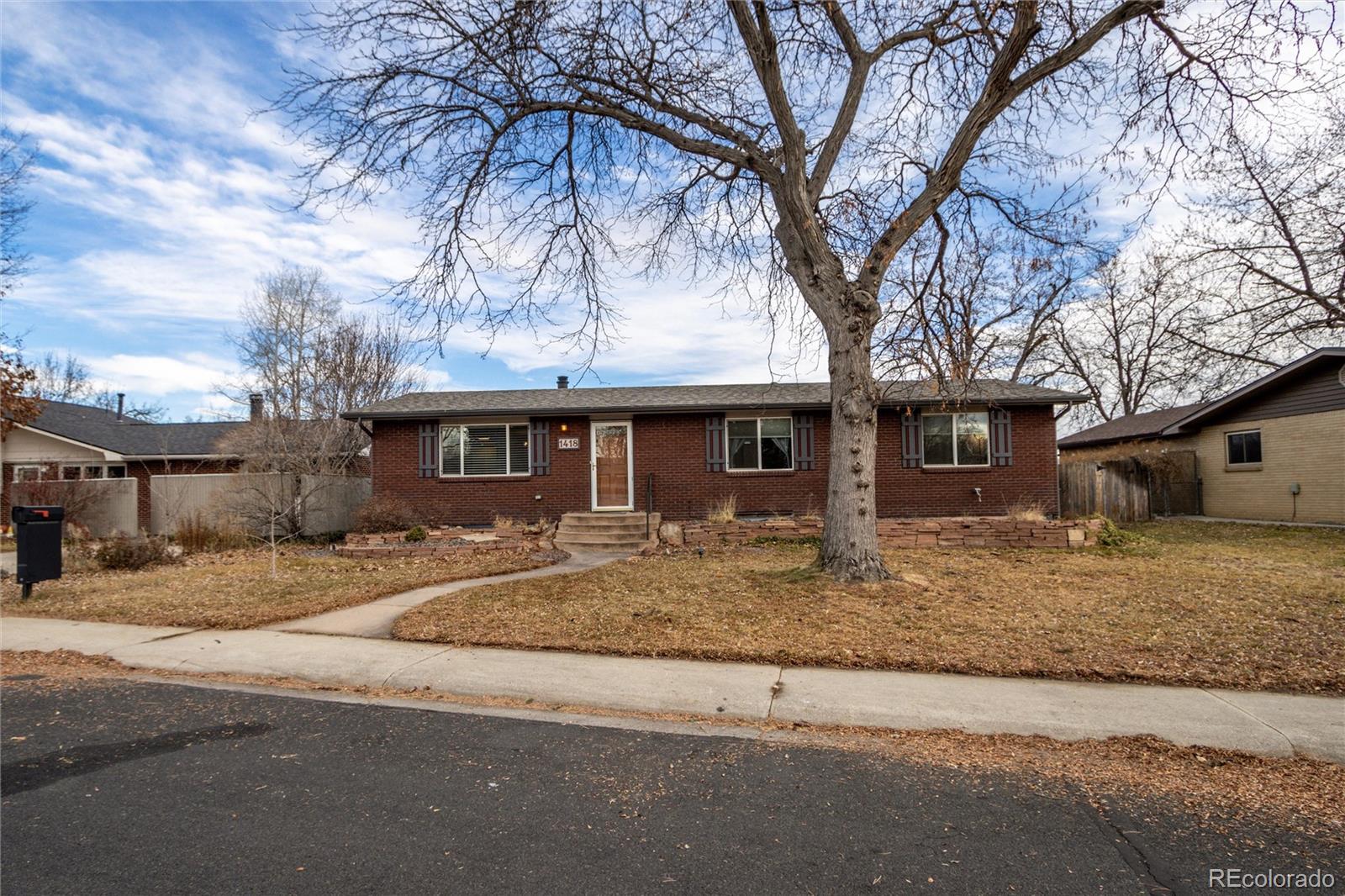 1418  Sunset Street, longmont MLS: 2327007 Beds: 4 Baths: 3 Price: $575,000