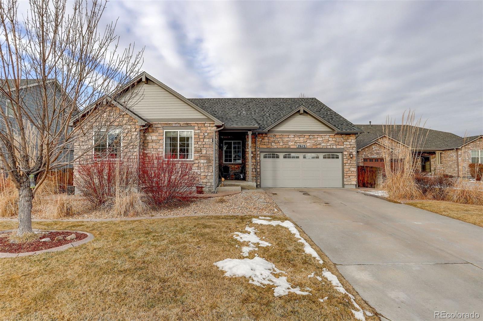 7613 E 121st Drive, thornton MLS: 7120031 Beds: 4 Baths: 4 Price: $689,000