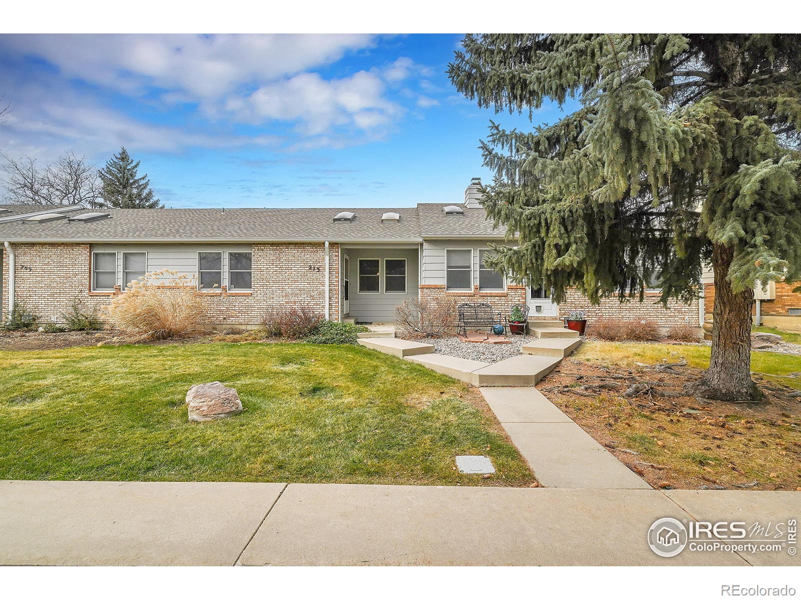 213 E 42nd Street, loveland MLS: 4567891023884 Beds: 2 Baths: 2 Price: $339,500