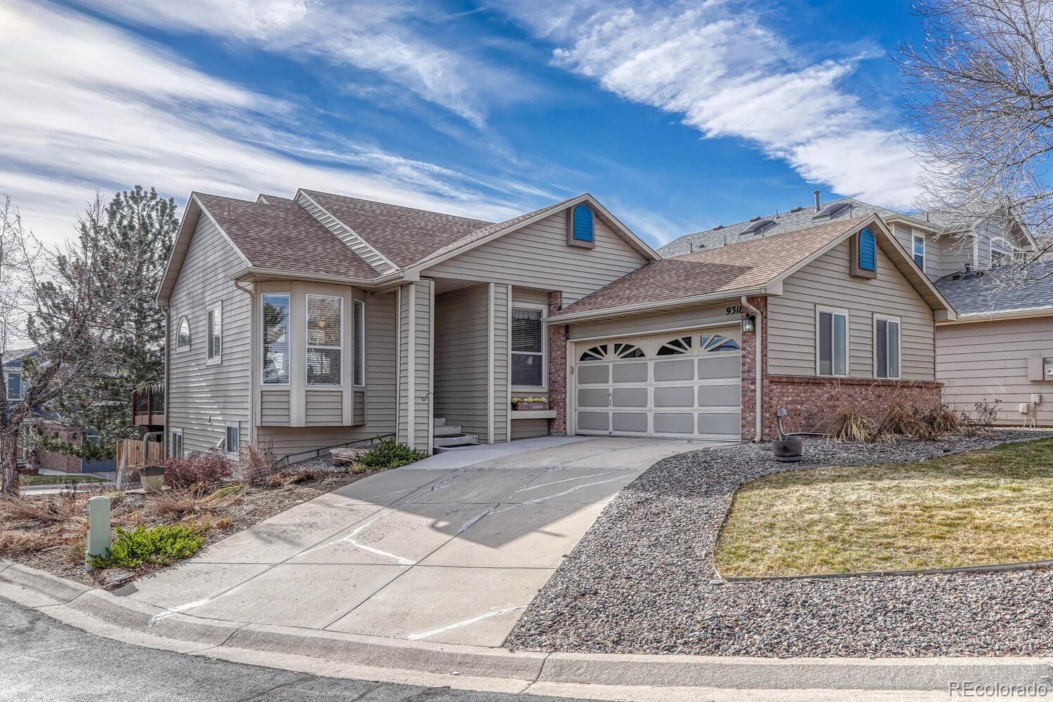 9318 W Coal Mine Avenue, littleton MLS: 4052026 Beds: 3 Baths: 3 Price: $645,000