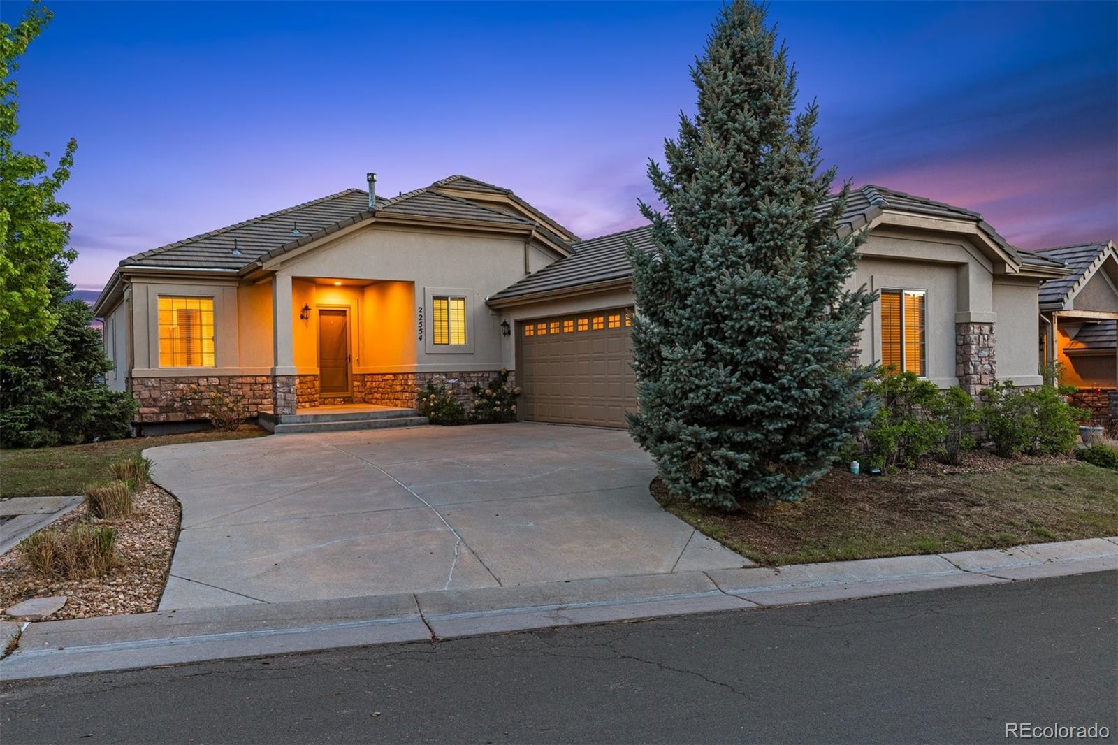 22554 E Peakview Place, aurora MLS: 3375290 Beds: 5 Baths: 4 Price: $835,000