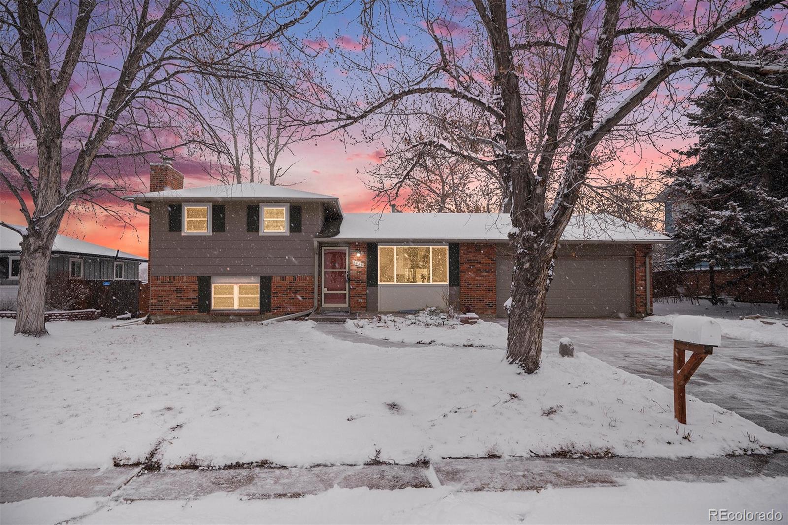 3048 S Akron Court, denver MLS: 3635464 Beds: 4 Baths: 2 Price: $549,000