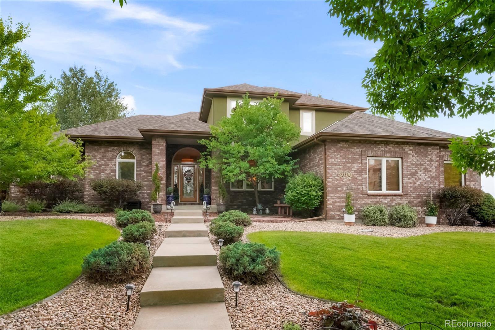 2000  Lookout Drive, windsor MLS: 6859538 Beds: 4 Baths: 5 Price: $930,000