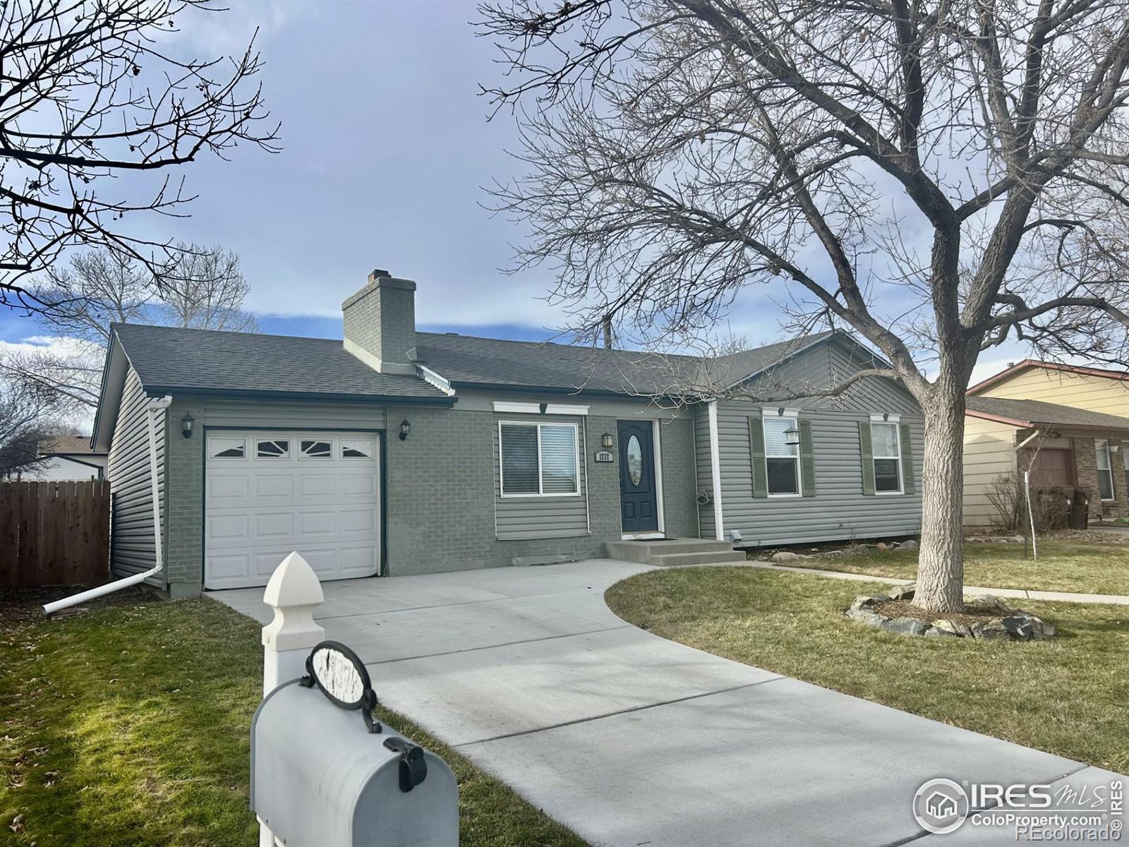 1737  Dexter Street, broomfield MLS: 4567891024239 Beds: 5 Baths: 2 Price: $569,000