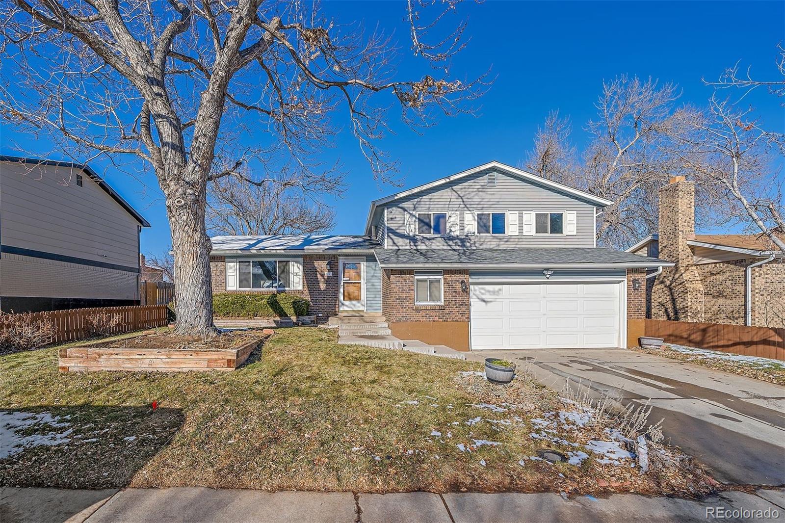 9563 W Capri Avenue, littleton MLS: 8220537 Beds: 3 Baths: 3 Price: $555,000