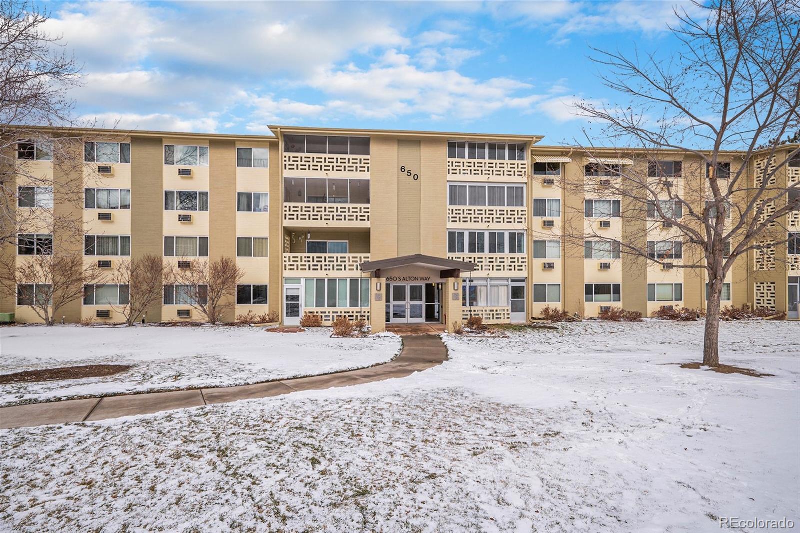 650 S Alton Way 12D, Denver  MLS: 4778254 Beds: 2 Baths: 1 Price: $199,000