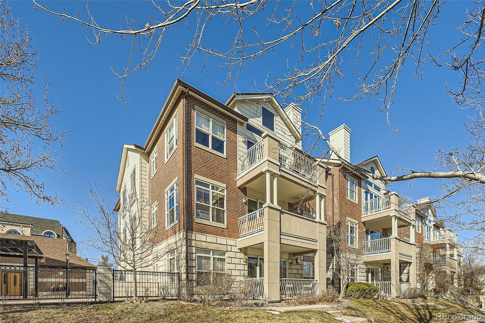 111 S Monroe Street B207, Denver  MLS: 3391069 Beds: 2 Baths: 2 Price: $832,850