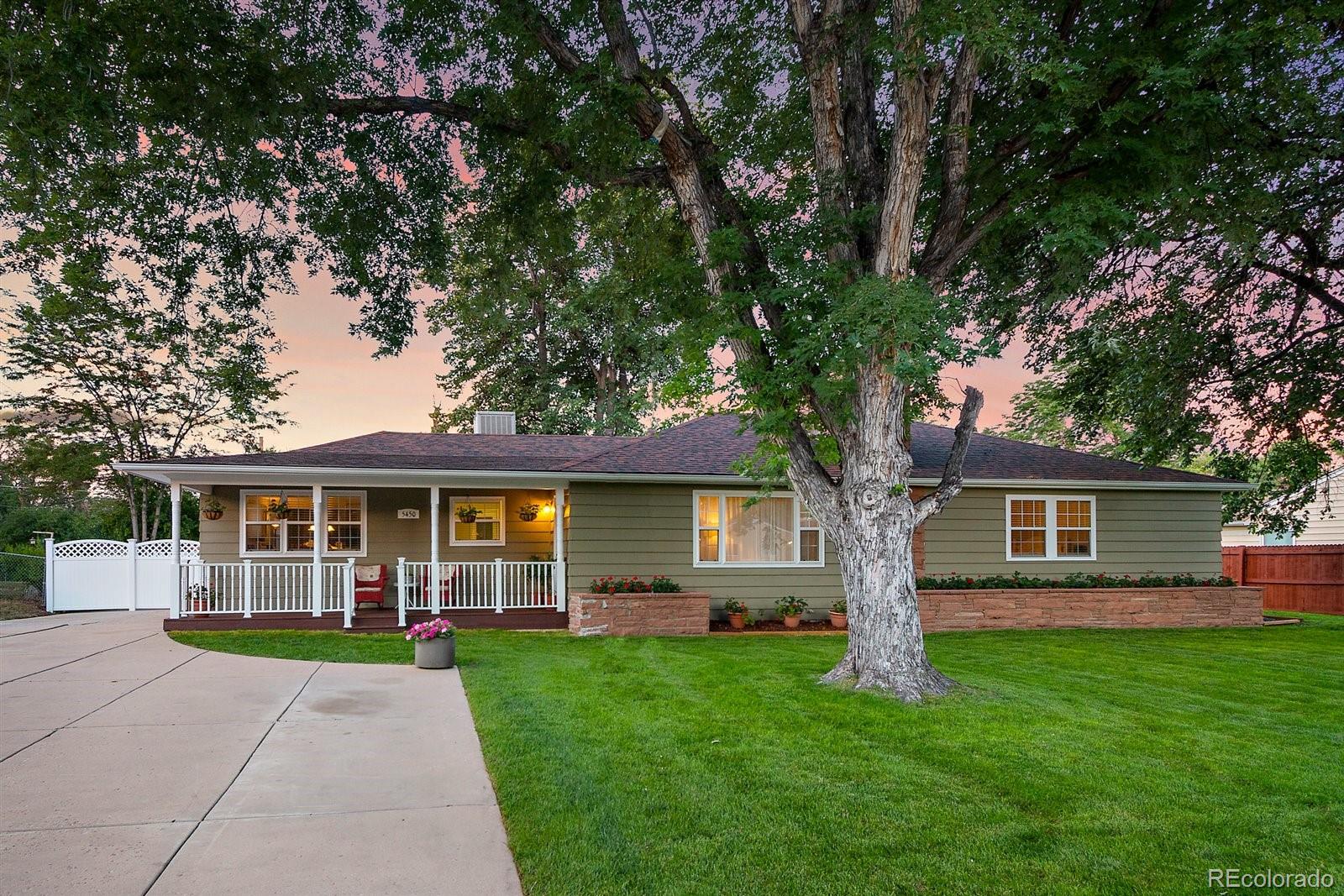 5450  Flower Court, arvada MLS: 7429597 Beds: 4 Baths: 3 Price: $875,000