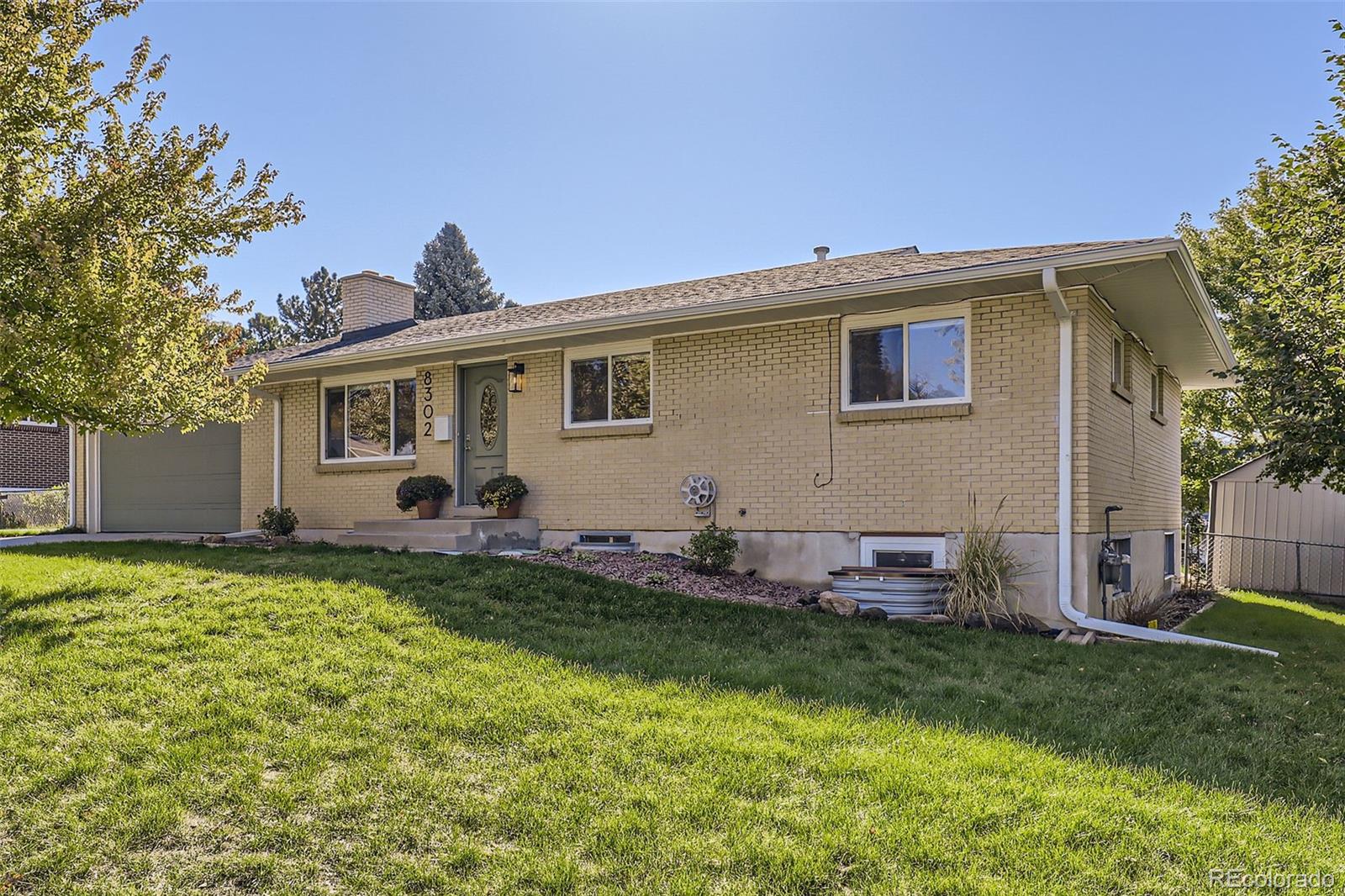 8302 E Lehigh Drive, denver MLS: 9434321 Beds: 5 Baths: 3 Price: $669,000