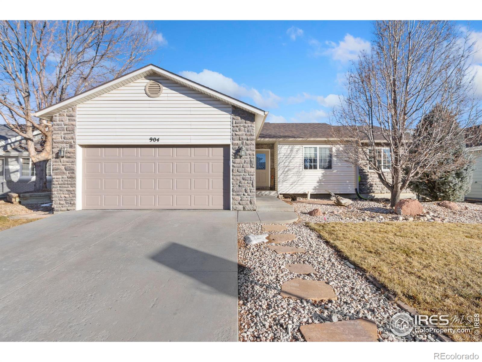 904  Cliffrose Way, severance MLS: 4567891024767 Beds: 4 Baths: 3 Price: $509,900