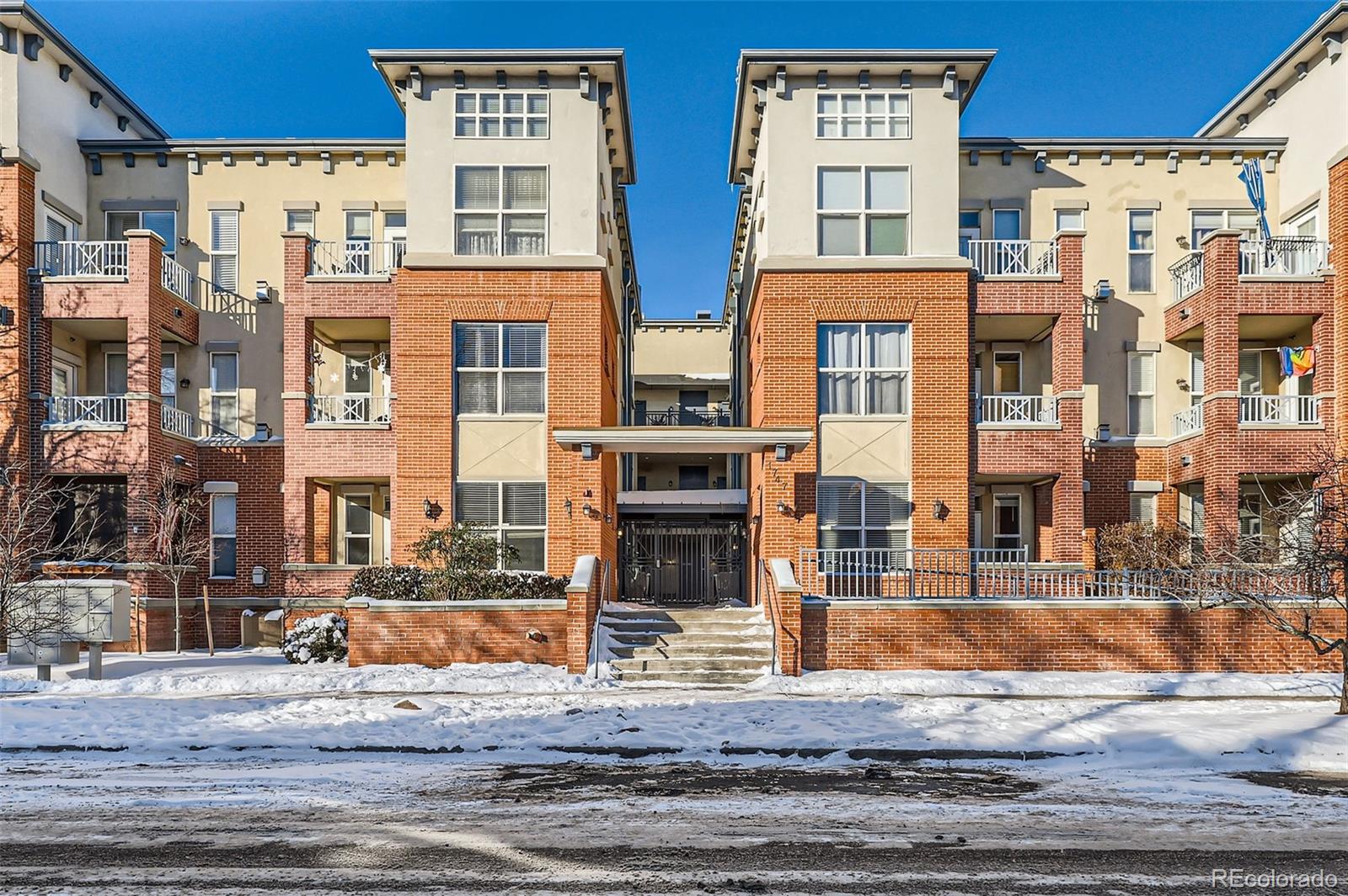 1747 N Pearl Street 202, Denver  MLS: 1815354 Beds: 2 Baths: 2 Price: $460,000