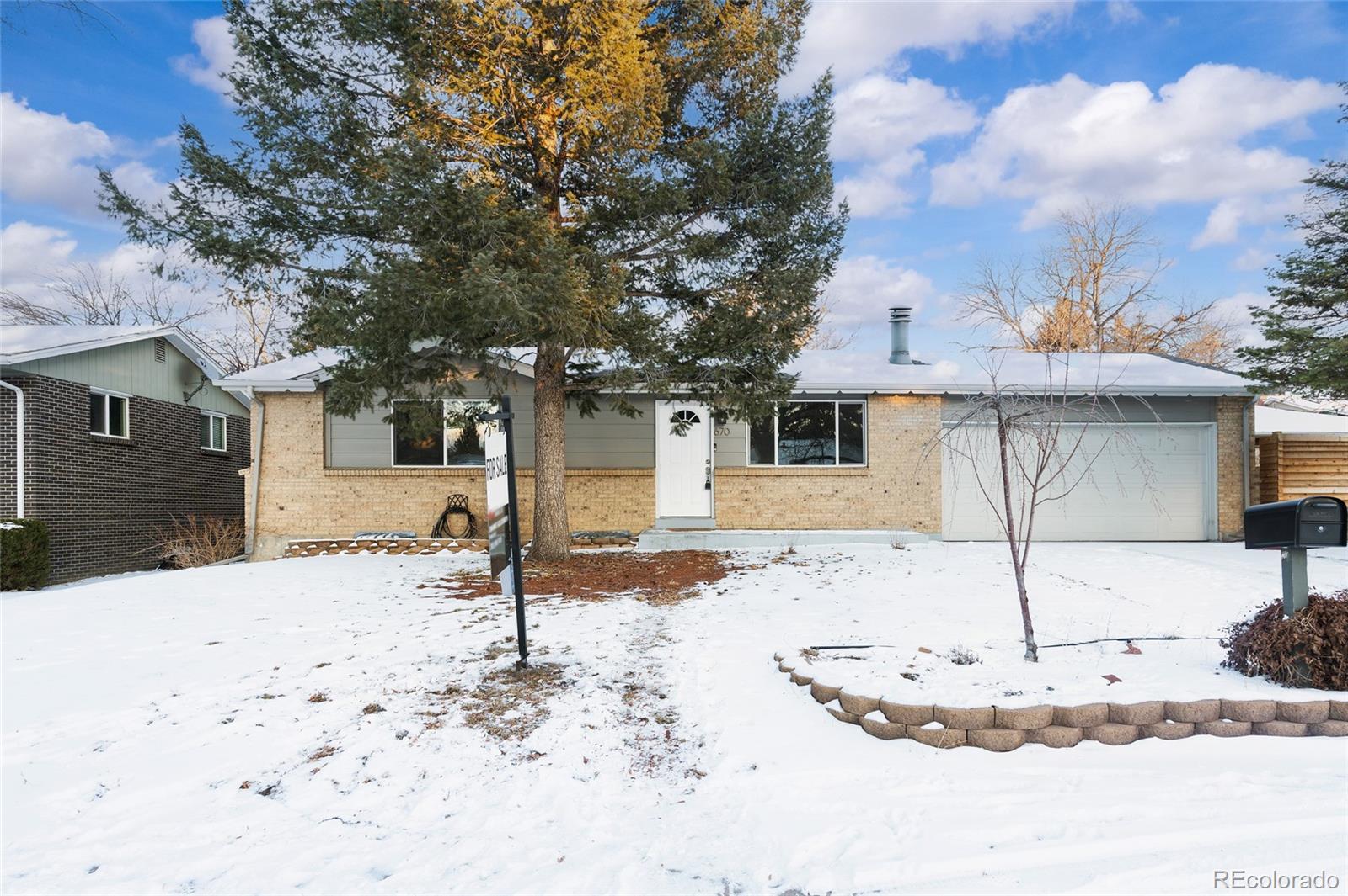 670 S Oswego Street, aurora MLS: 5049174 Beds: 3 Baths: 2 Price: $475,000