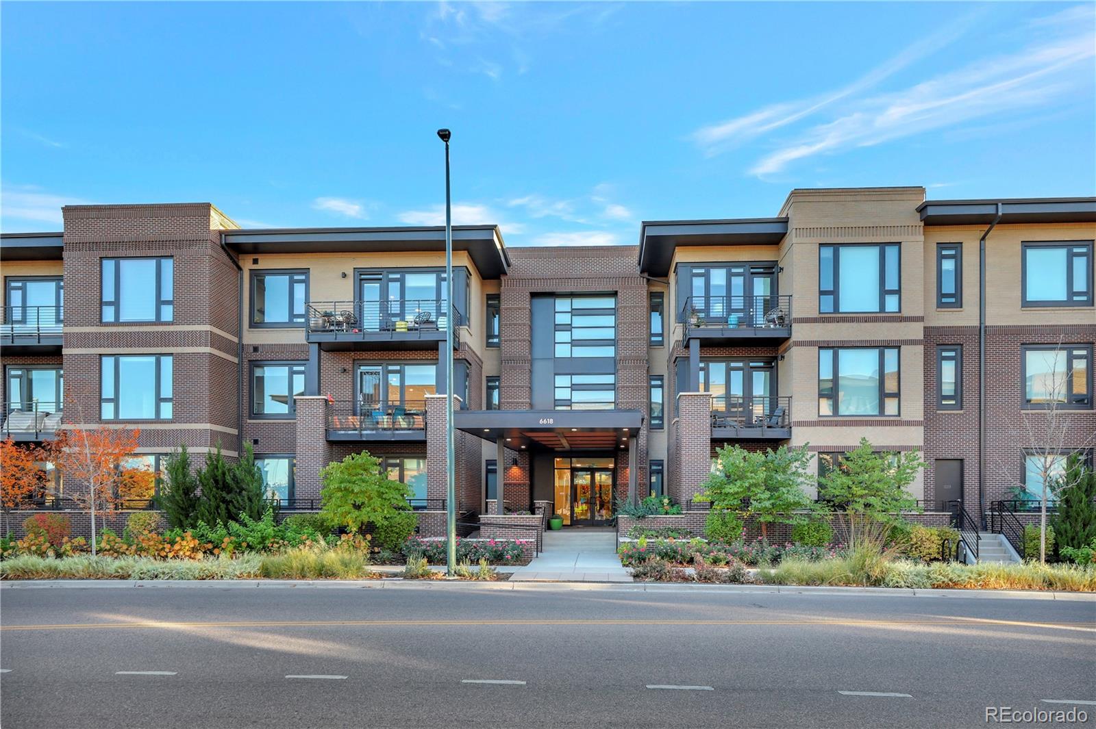 6618 E Lowry Boulevard 210, Denver  MLS: 9942484 Beds: 1 Baths: 2 Price: $539,000