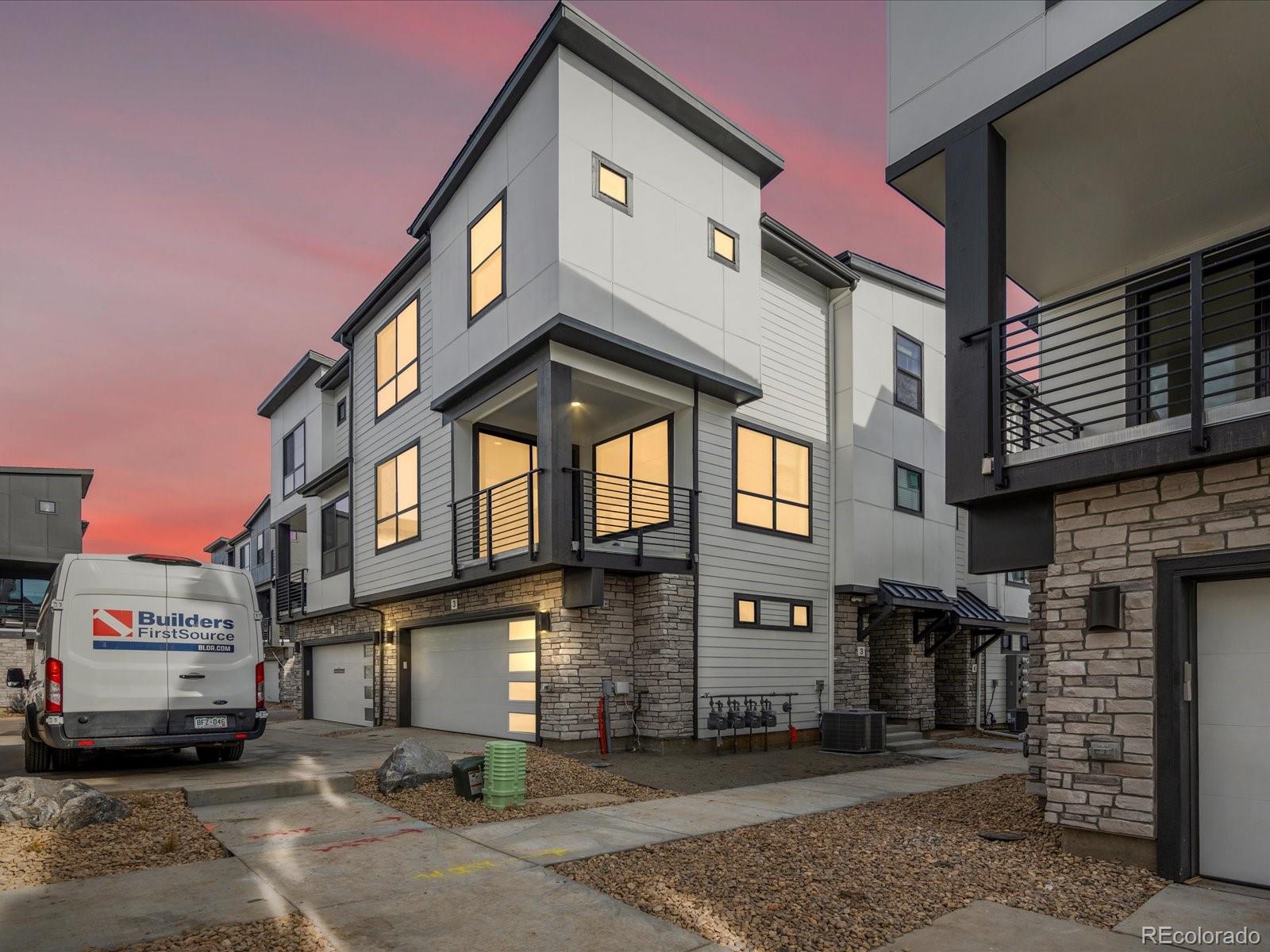 2042 S Holly Street 3, Denver  MLS: 5052388 Beds: 3 Baths: 3 Price: $574,990