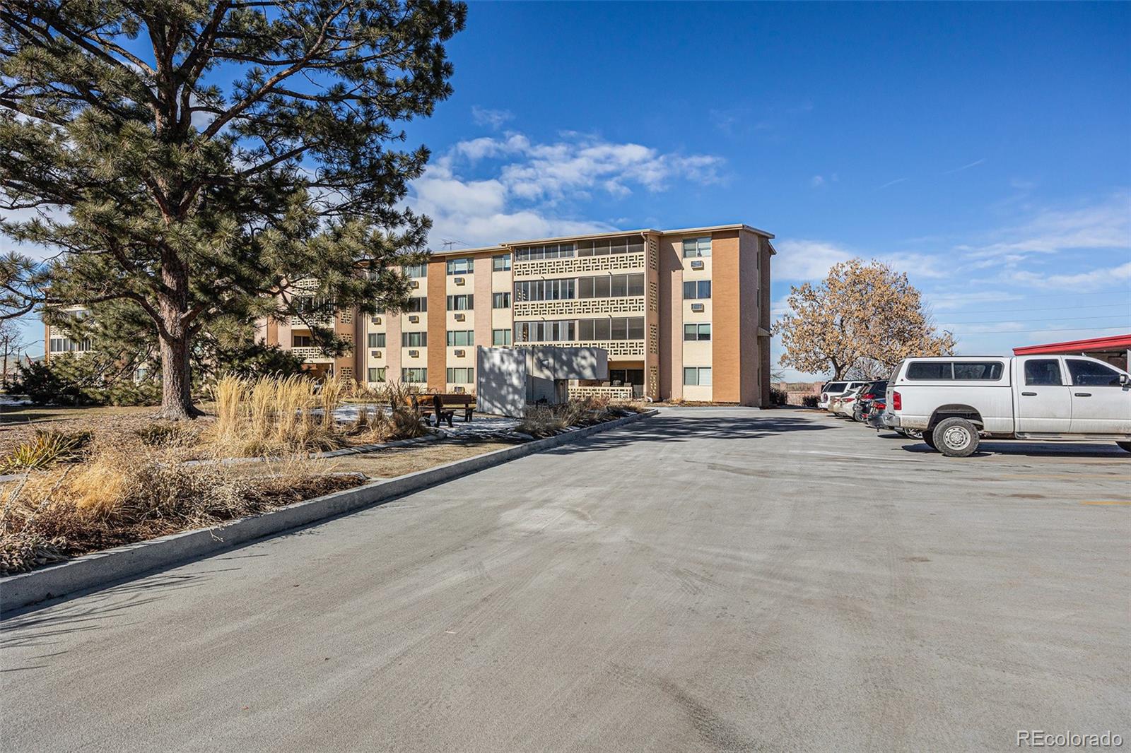 300 S Clinton Street 10C, Denver  MLS: 4901477 Beds: 2 Baths: 1 Price: $205,000