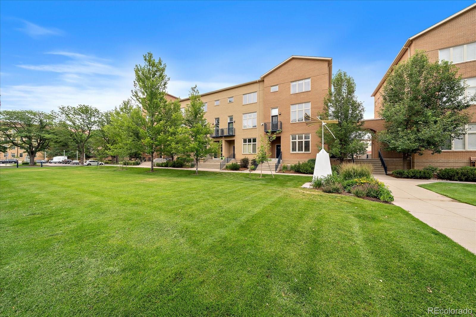 190  Roslyn Street 802, Denver  MLS: 4344456 Beds: 2 Baths: 2 Price: $495,000