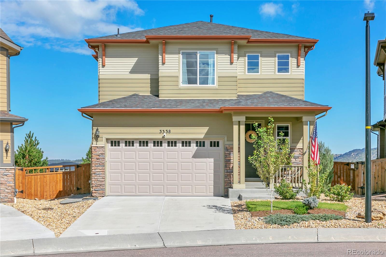 3338  Youngheart Way, castle rock MLS: 2322121 Beds: 3 Baths: 3 Price: $700,000