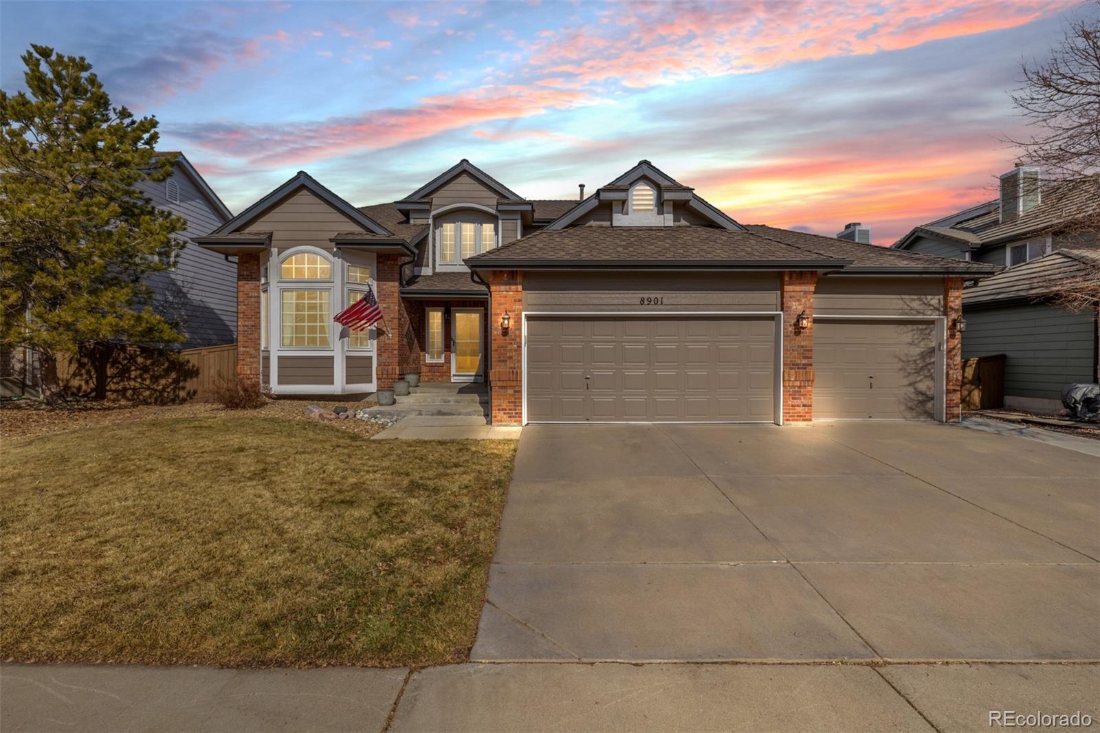 8901  Forrest Drive, highlands ranch MLS: 2808778 Beds: 5 Baths: 4 Price: $915,000