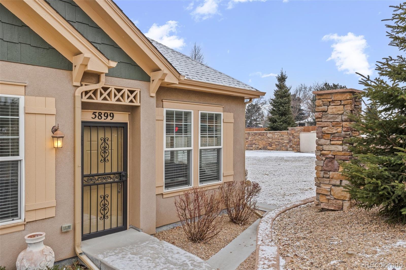 5899 S Taft Terrace, littleton MLS: 8398590 Beds: 2 Baths: 2 Price: $565,000