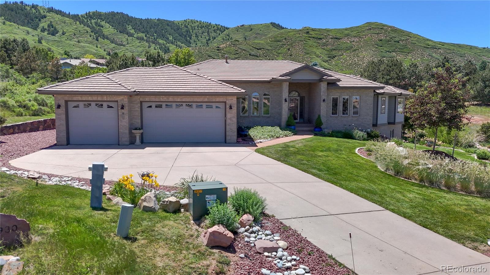 10950  Elk Horn Run, littleton MLS: 8126906 Beds: 4 Baths: 4 Price: $1,325,000