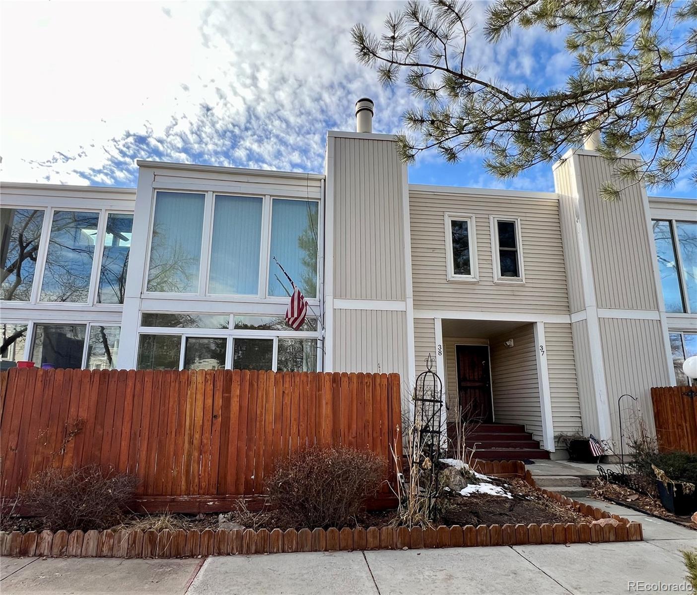 1050 S Monaco Parkway 38, Denver  MLS: 2222641 Beds: 3 Baths: 3 Price: $425,000