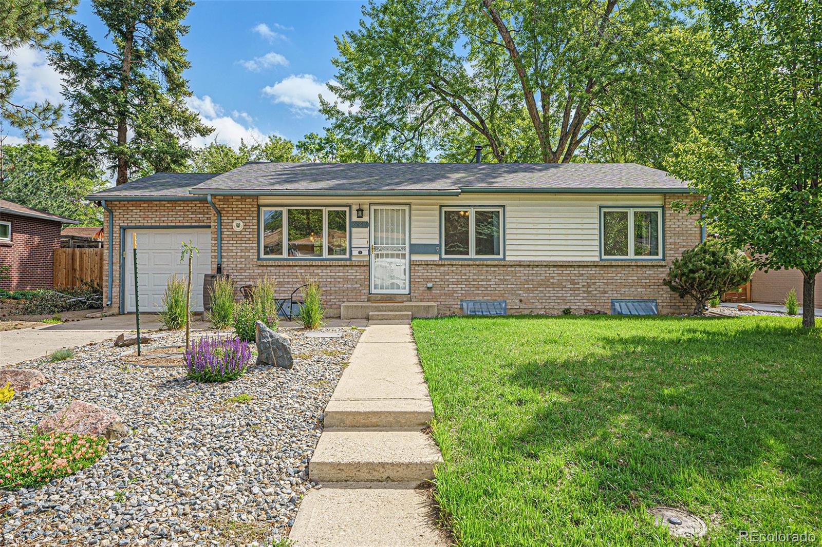 6147  Jellison Way, arvada MLS: 2224935 Beds: 3 Baths: 2 Price: $599,900