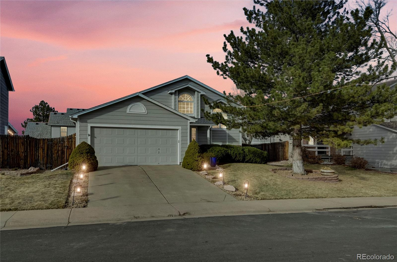 5661 E Melody Way, castle rock MLS: 8244142 Beds: 3 Baths: 2 Price: $499,999