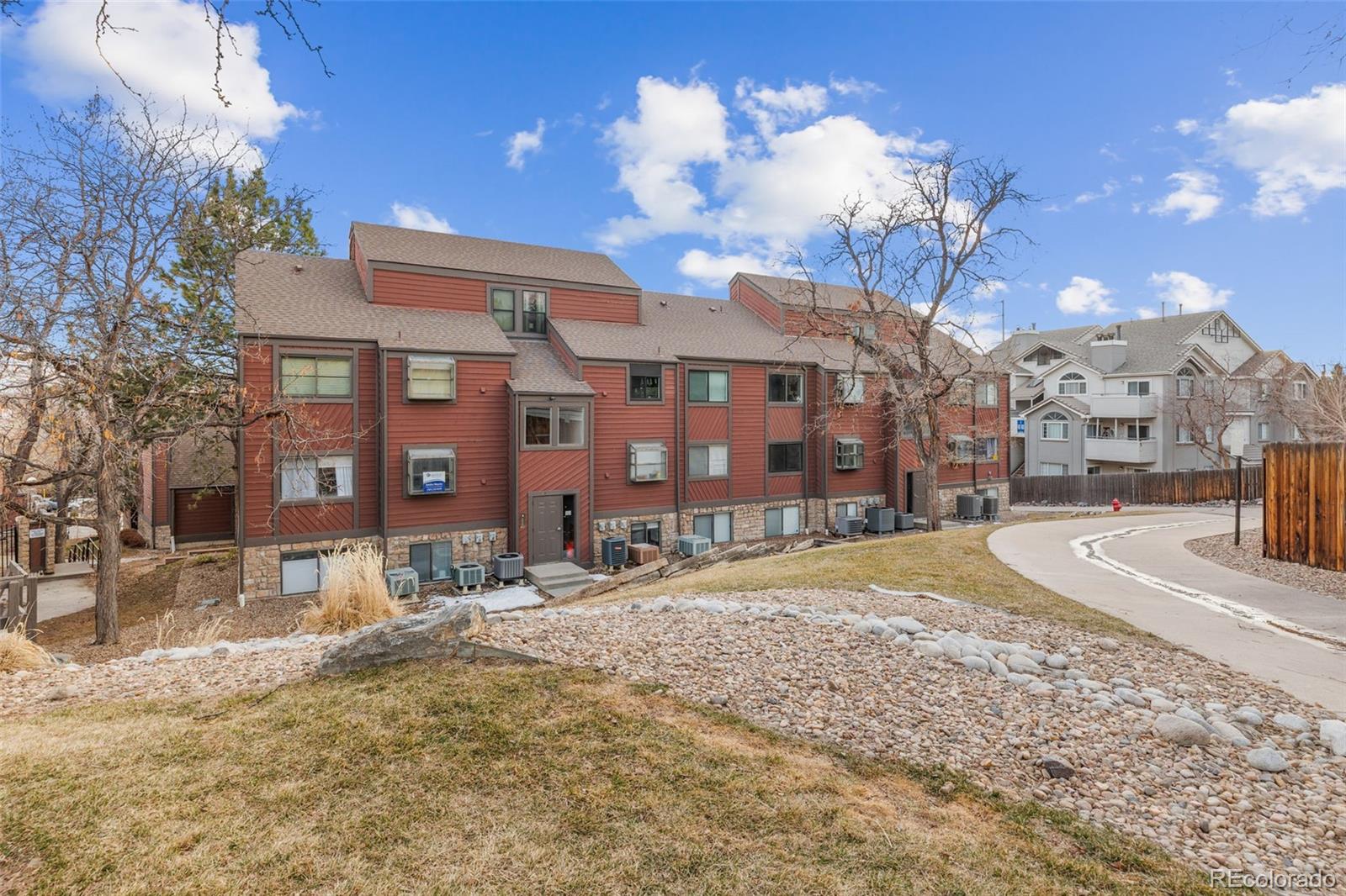 343 W Lehow Avenue 22, Englewood  MLS: 5536366 Beds: 3 Baths: 1 Price: $285,000