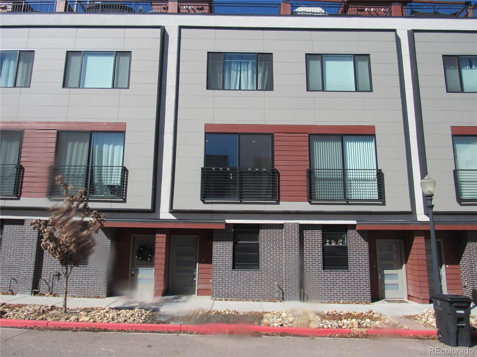 2350  Tremont Place 19, Denver  MLS: 4998230 Beds: 3 Baths: 3 Price: $332,000