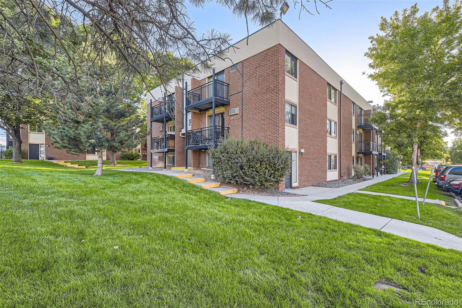 5995 W Hampden Avenue 17F, Denver  MLS: 5494884 Beds: 2 Baths: 1 Price: $224,900