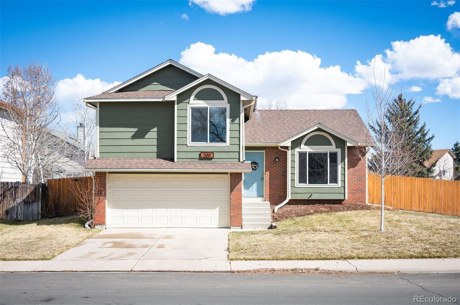 200 N Holcomb Street, castle rock MLS: 8025476 Beds: 4 Baths: 2 Price: $512,000