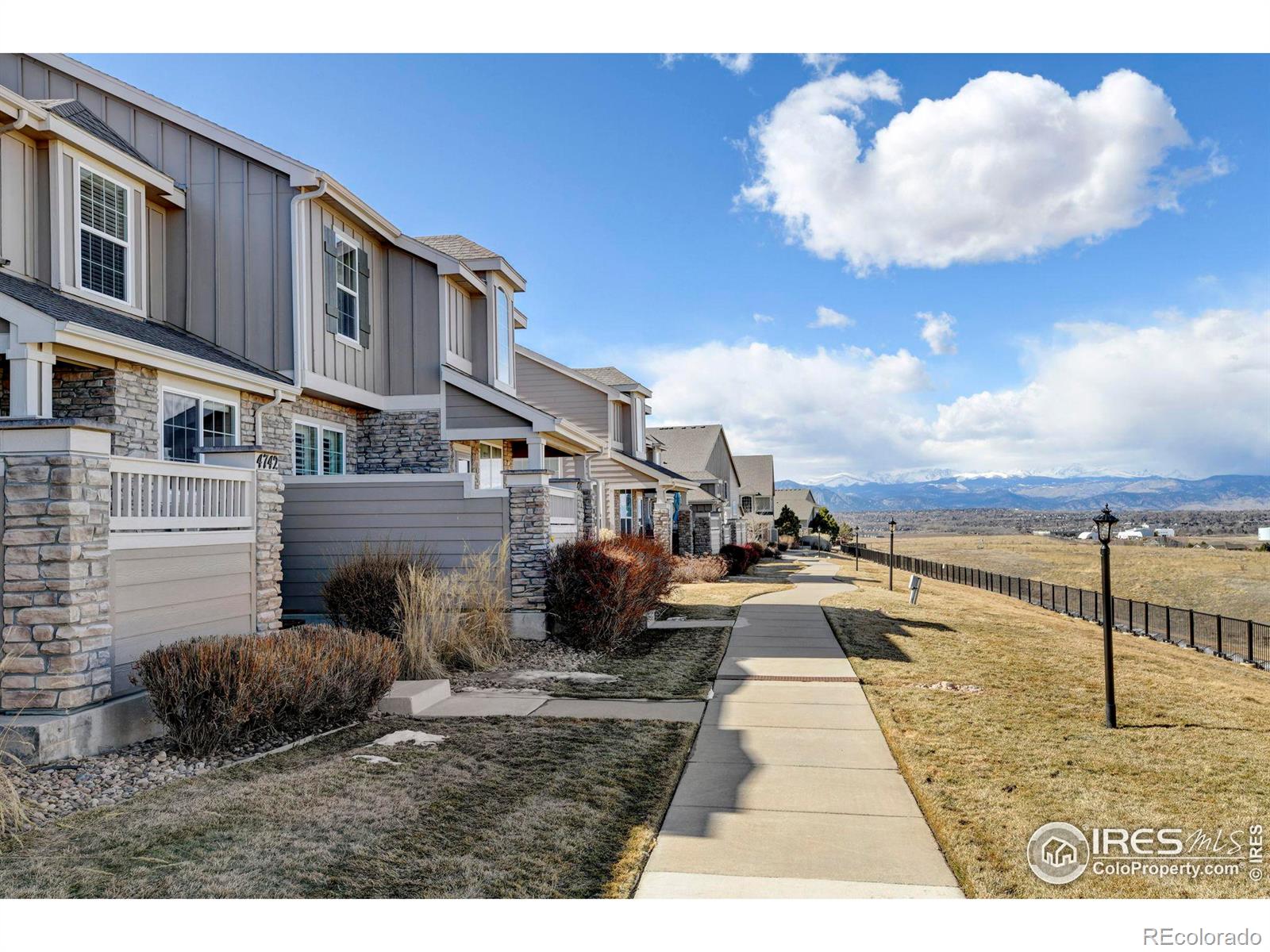 4742  Raven Run, broomfield MLS: 4567891027600 Beds: 2 Baths: 3 Price: $629,900