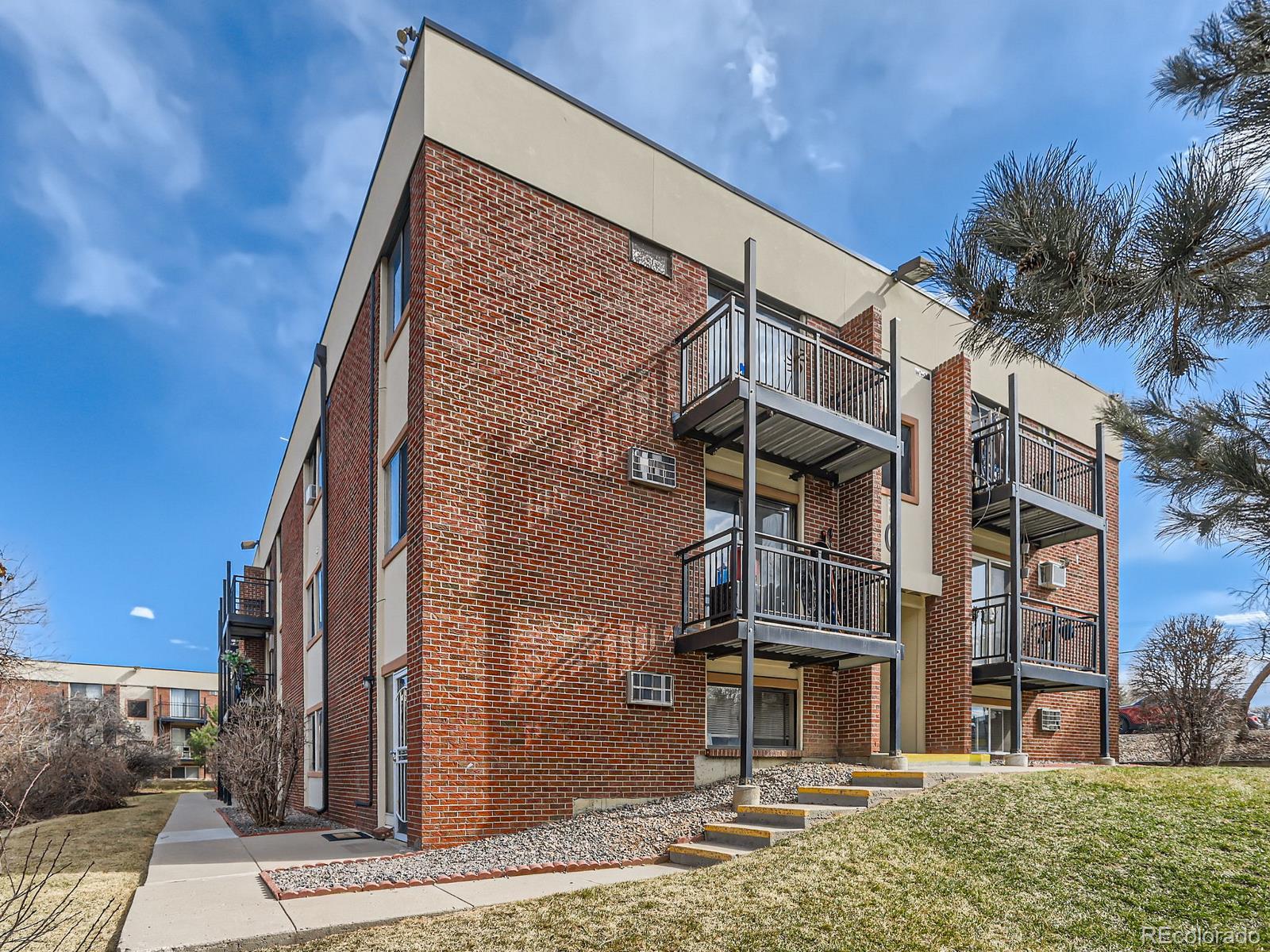 5995 W HAMPDEN Avenue 23, Denver  MLS: 8133033 Beds: 1 Baths: 1 Price: $157,500