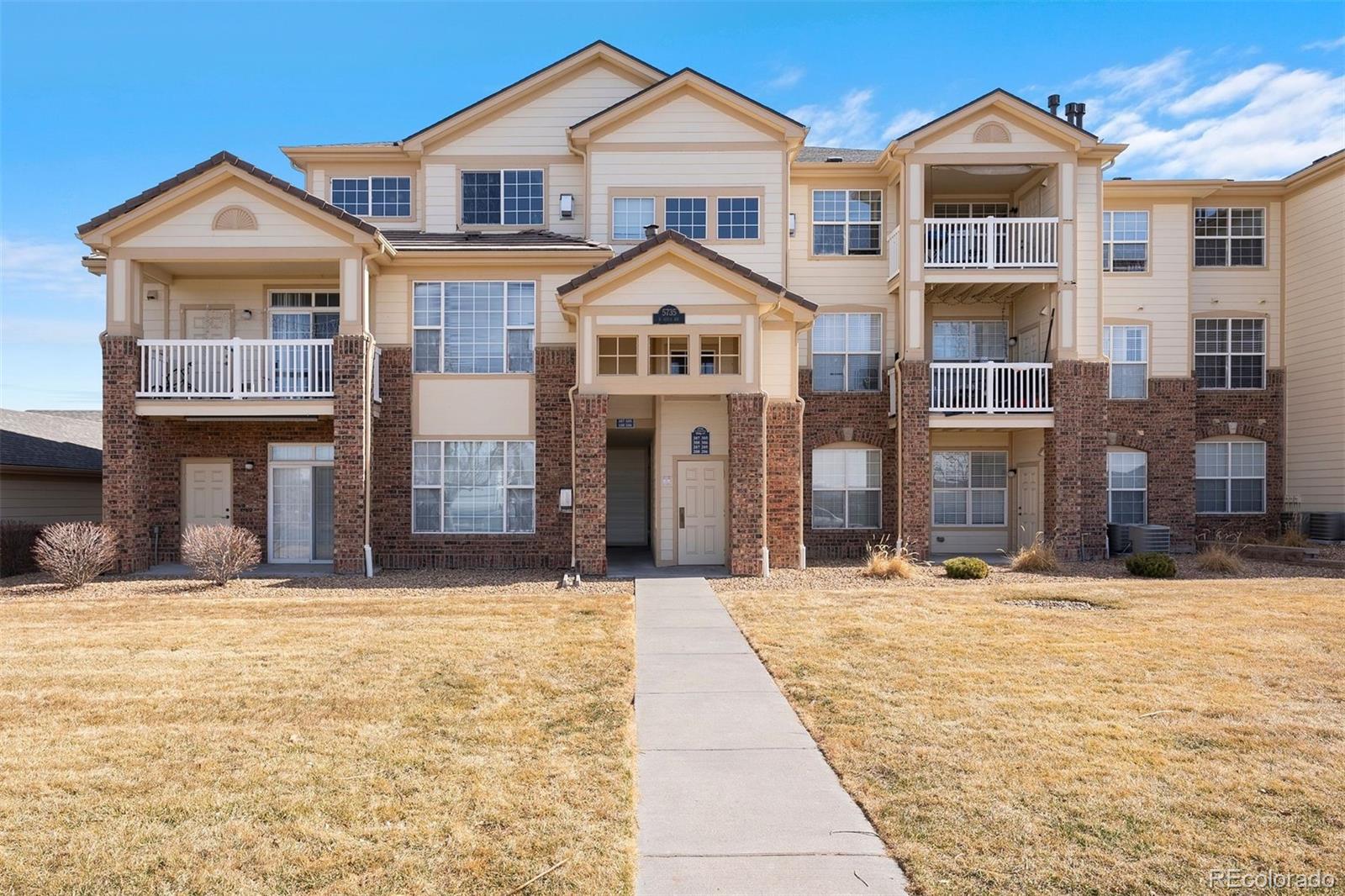 5735 N Genoa Way 11-205, Aurora  MLS: 3113311 Beds: 2 Baths: 2 Price: $324,000